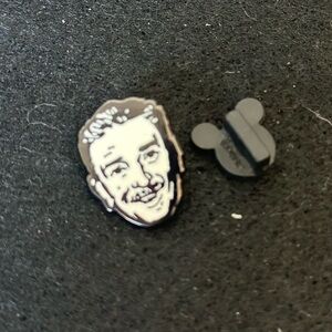 Walt Disney Head Face Pin Disneyland Rare Collectors Limited Edition LE 1500